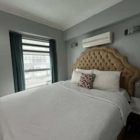 Pensión Invivo Esmirna